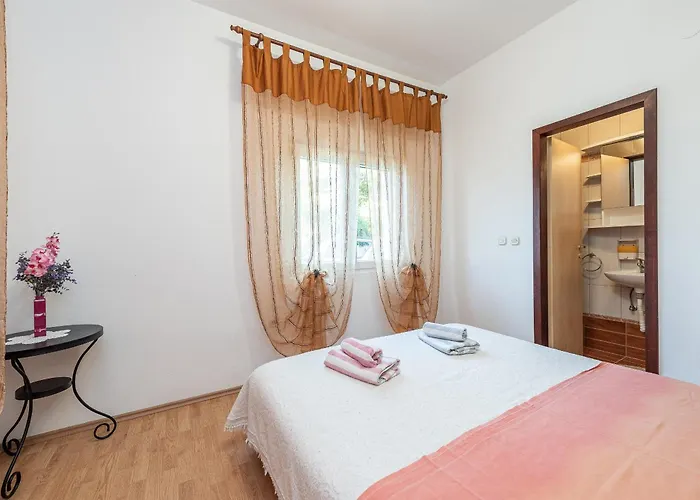 Beachside Marija * Vir