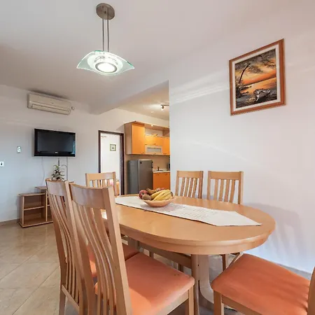 Beachside Marija Vir