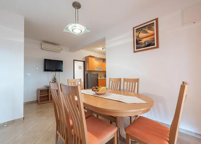 Beachside Marija Vir