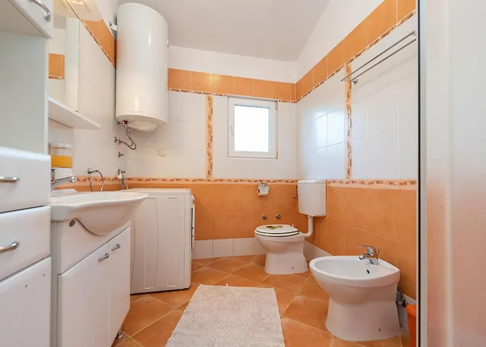 Beachside Marija * Vir