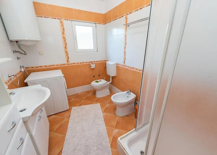 Beachside Marija Vir